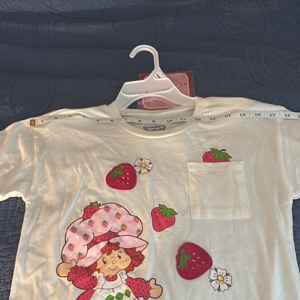 Strawberry shortcake short sleeved Girls T-Shirt with bracelet (NWOT) - Picture 8 of 9